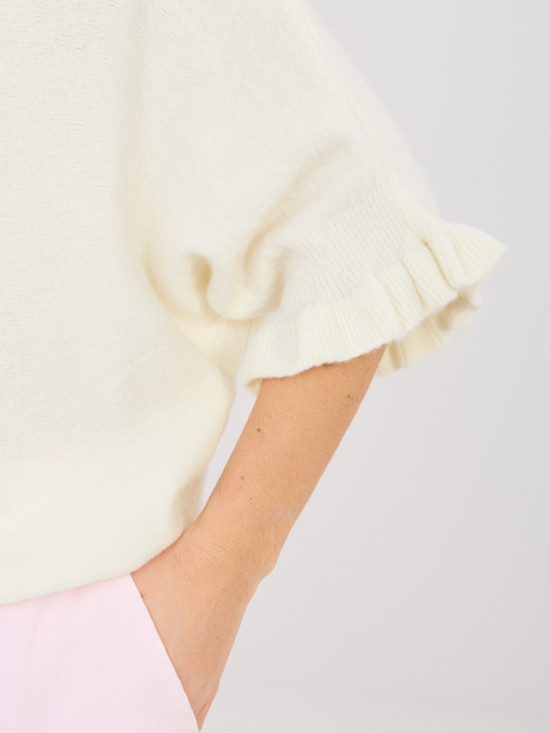 Ecru sweter z rękawem 3/4 i falbaną