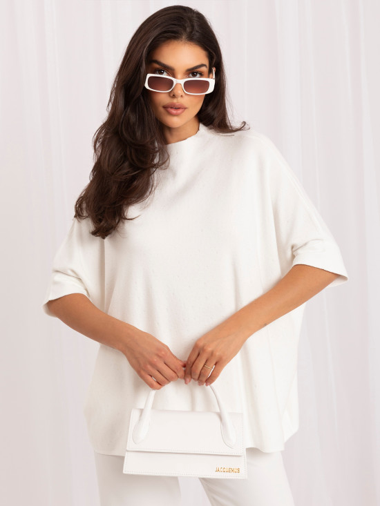 Elegancki sweter z aplikacją i półgolfem