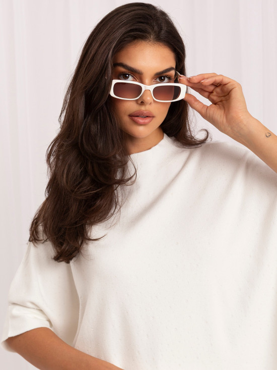 Elegancki sweter z aplikacją i półgolfem