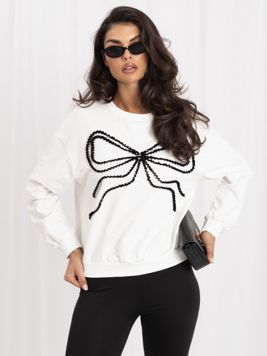 Elegancka bluza ecru z aplikacją