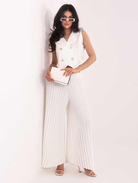 Elegancki komplet ecru – kamizelka i spodnie