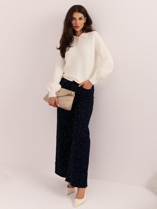 Elegancki sweter ecru z kołnierzykiem i guzikami