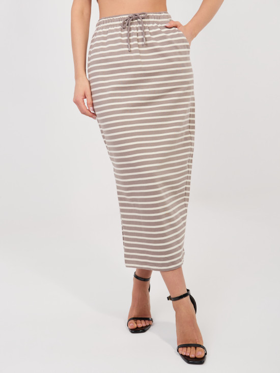Beżowa spódnica midi w paski z kieszeniami