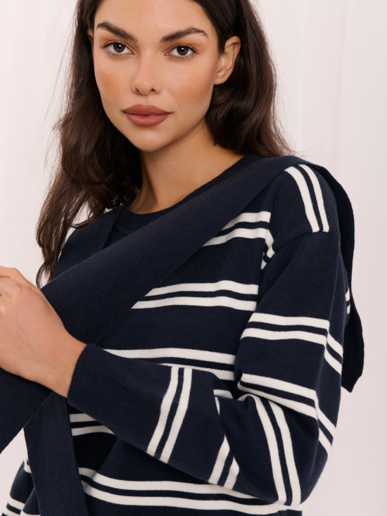 Granatowy sweter w paski z okrągłym dekoltem