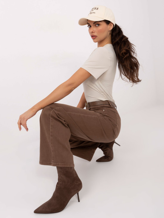 Jasnobeżowa gładka bluzka z krótkim rękawem