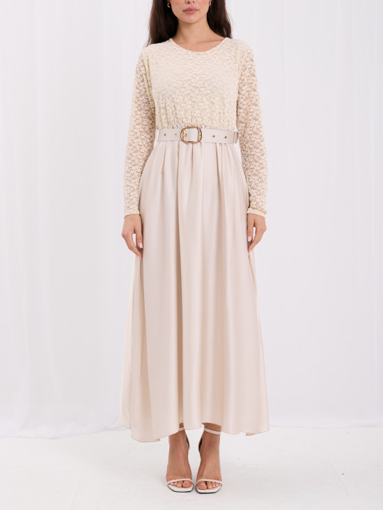 Elegancka jasnobeżowa sukienka maxi z koronką i paskiem