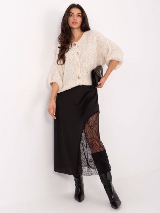 Elegancki beżowy sweter z rękawem 3/4 i guzikami