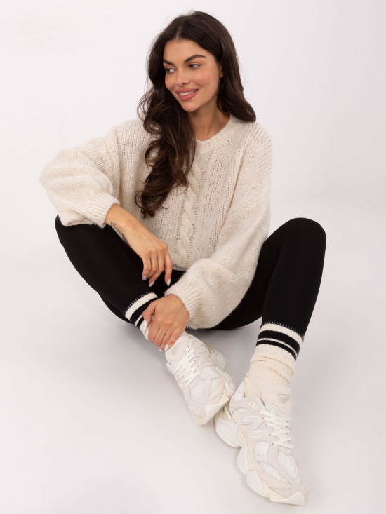 Beżowy sweter z okrągłym dekoltem i fakturą