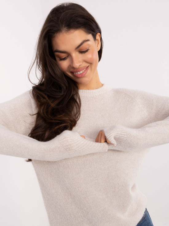 Beżowy sweter z alpaki