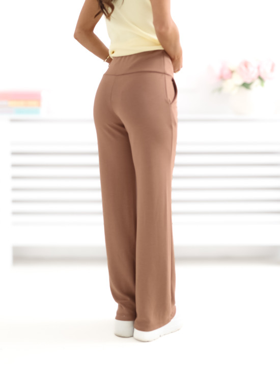 Beżowe spodnie dresowe z prostą nogawką