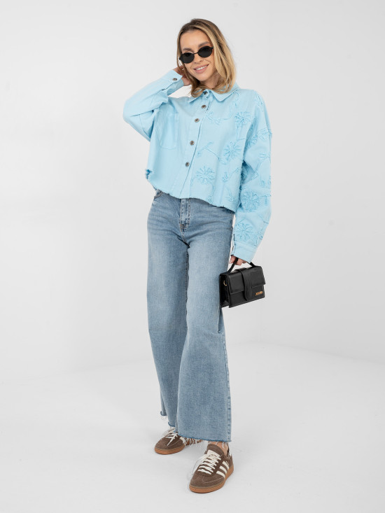Krótka jasnoniebieska kurtka jeansowa z aplikacją kwiatową