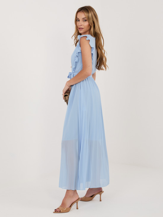 Jasnoniebieska rozkloszowana sukienka midi z paskiem