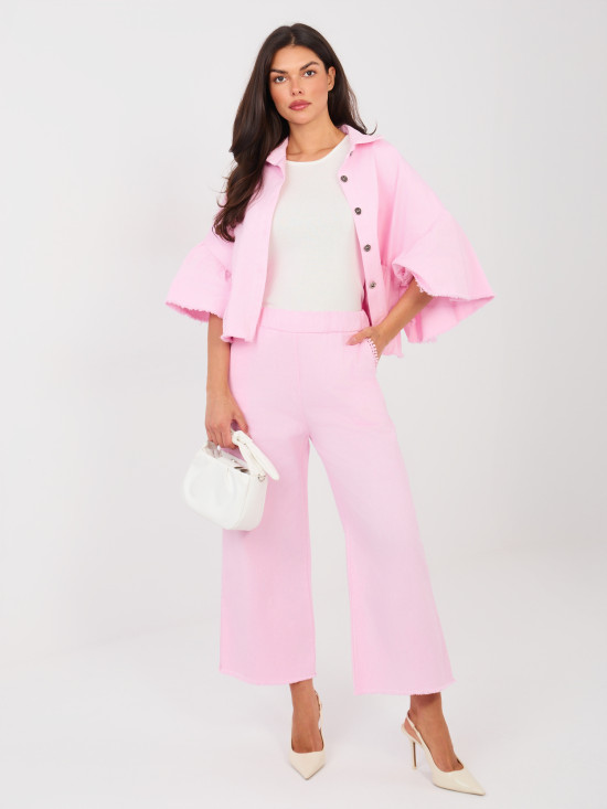 Krótka różowa kurtka jeansowa z falbaną