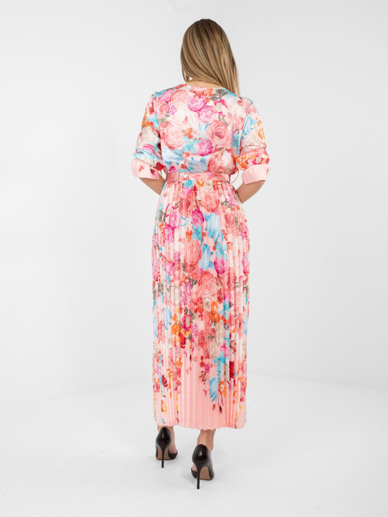 Maxi rozkloszowana sukienka w kwiaty z paskiem, różowa