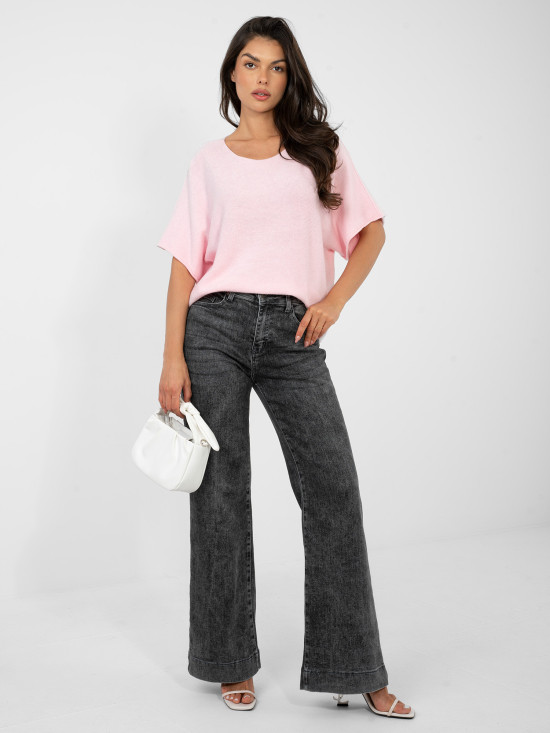 Elegancki krótki sweter w jasnoróżowym kolorze