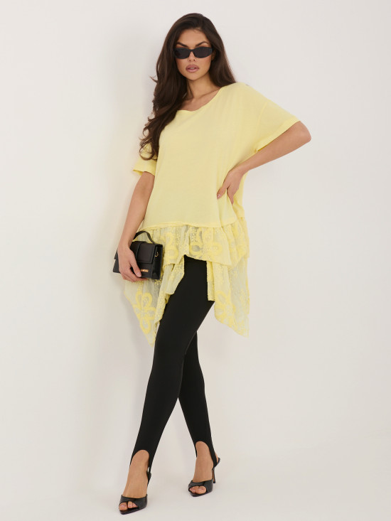 Żółta bawełniana bluzka z falbaną i haftem