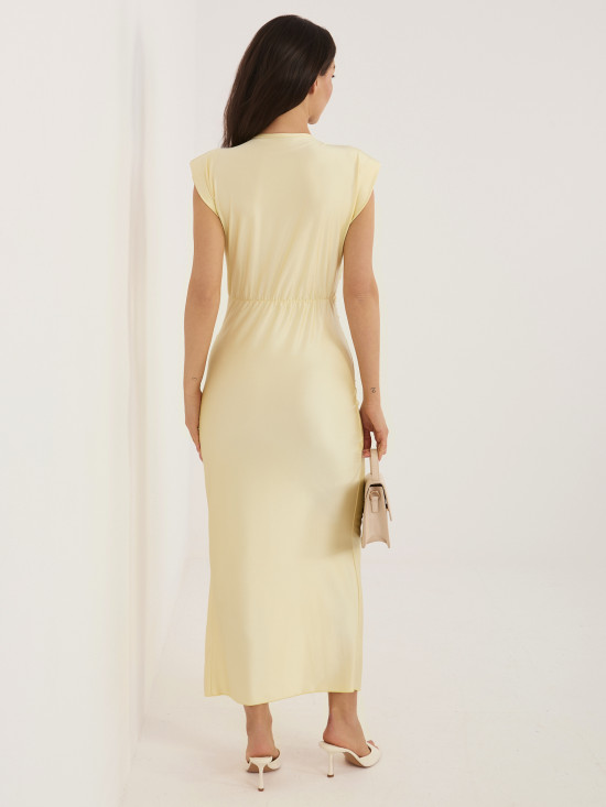 Elegancka żółta sukienka midi z kopertowym dekoltem