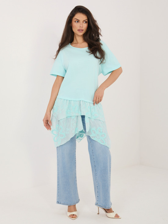 Miętowa bawełniana bluzka z falbaną i haftem