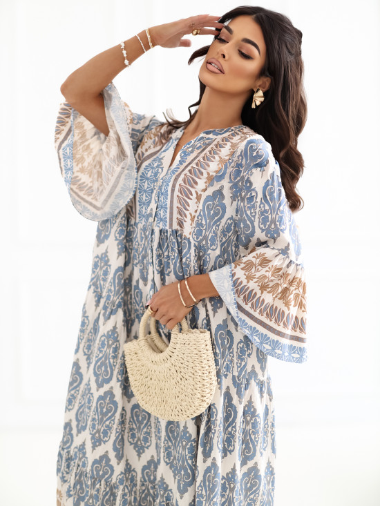 Niebieska maxi sukienka z nadrukiem i rękawem 3/4