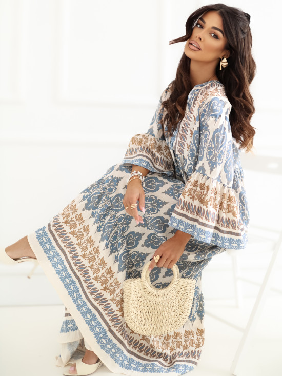 Niebieska maxi sukienka z nadrukiem i rękawem 3/4