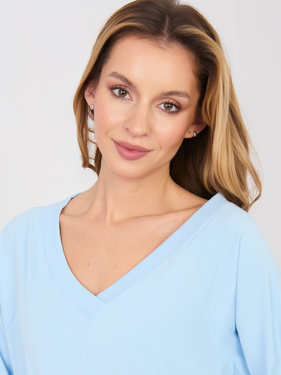 Jasnoniebieska bawełniana sukienka z rękawem 3/4 i dekoltem w serek