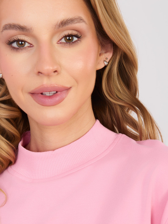 Długa różowa bluza z półgolfem