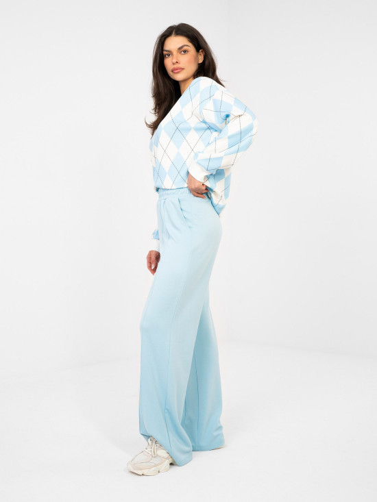 Damskie szerokie spodnie dresowe w jasnoniebieskim kolorze