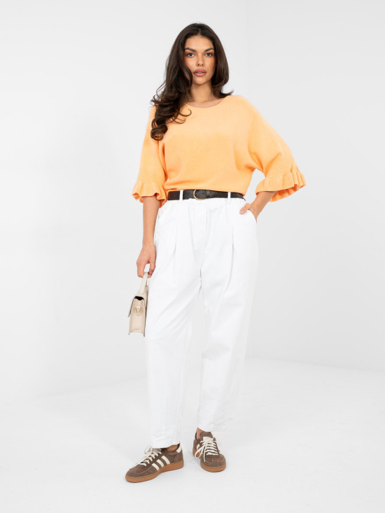 Elegancki pomarańczowy sweter z falbaną i rękawem 3/4