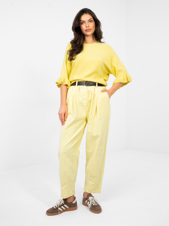 Elegancki żółty sweter z falbaną i rękawem 3/4