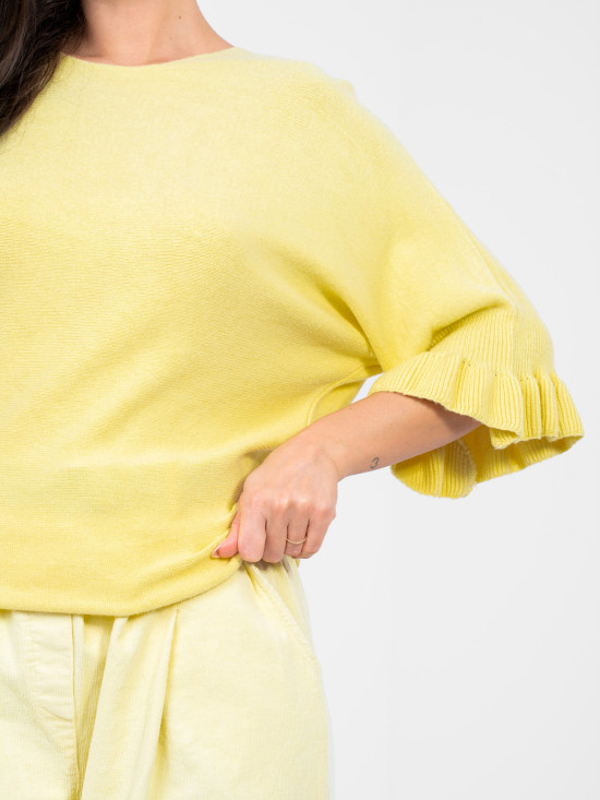 Elegancki żółty sweter z falbaną i rękawem 3/4