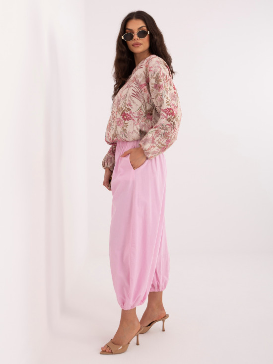 Różowa bomberka w kwiaty