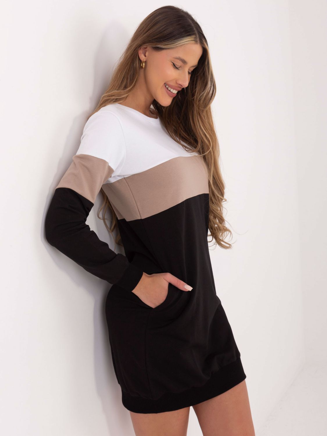 Biało-czarna sukienka dresowa RUE PARIS