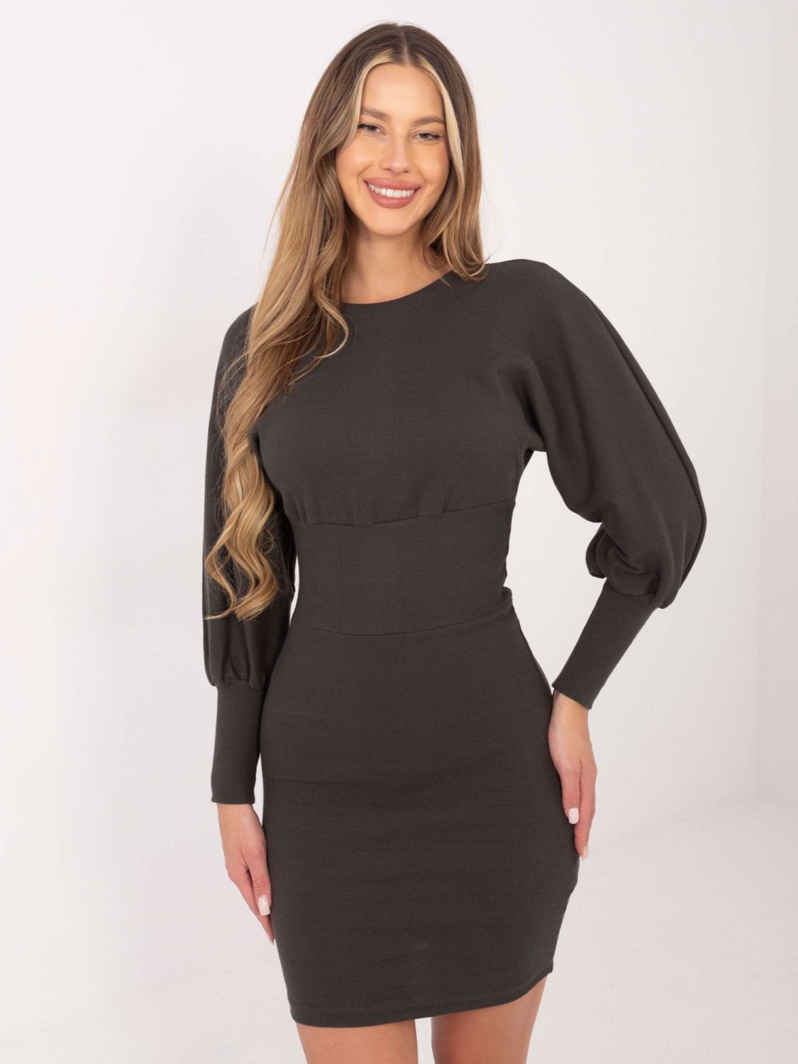 Stylowa sukienka w ciemnym khaki