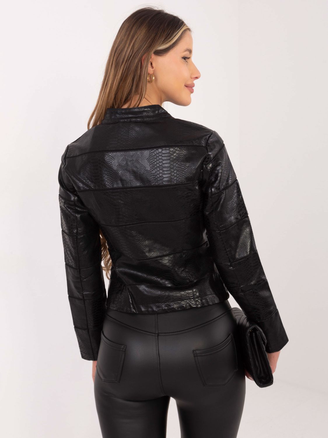 Czarna kurtka przejściowa z ekologicznej skóry