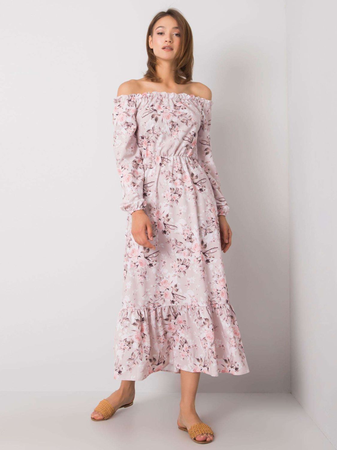 RUE PARIS Różowa kwiatowa maxi sukienka z off-shoulder krojem
