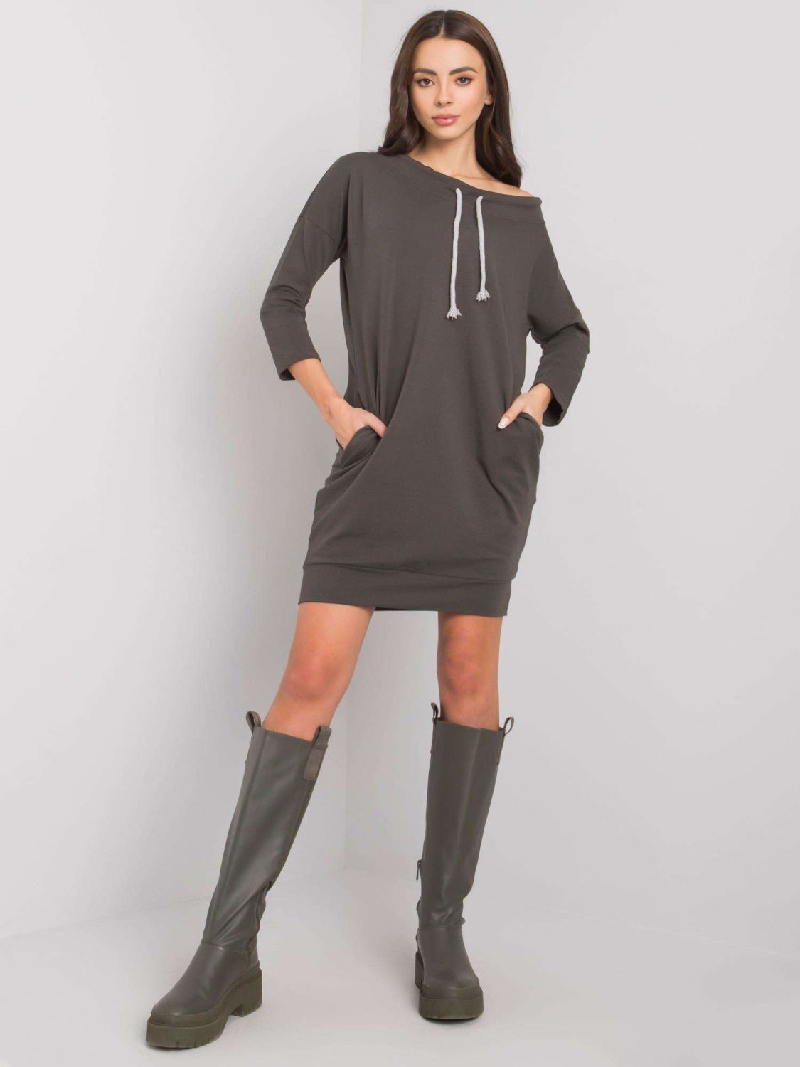 Stylowa sukienka w khaki