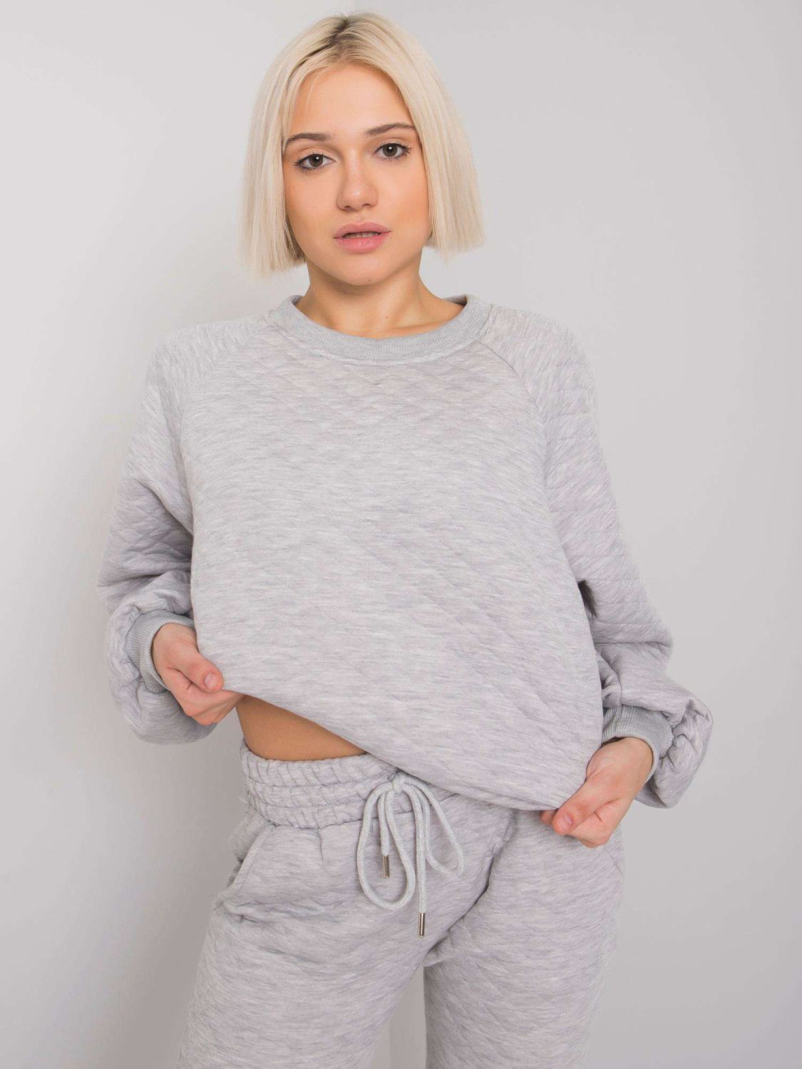 Stylowy damski komplet w szarej kolorze