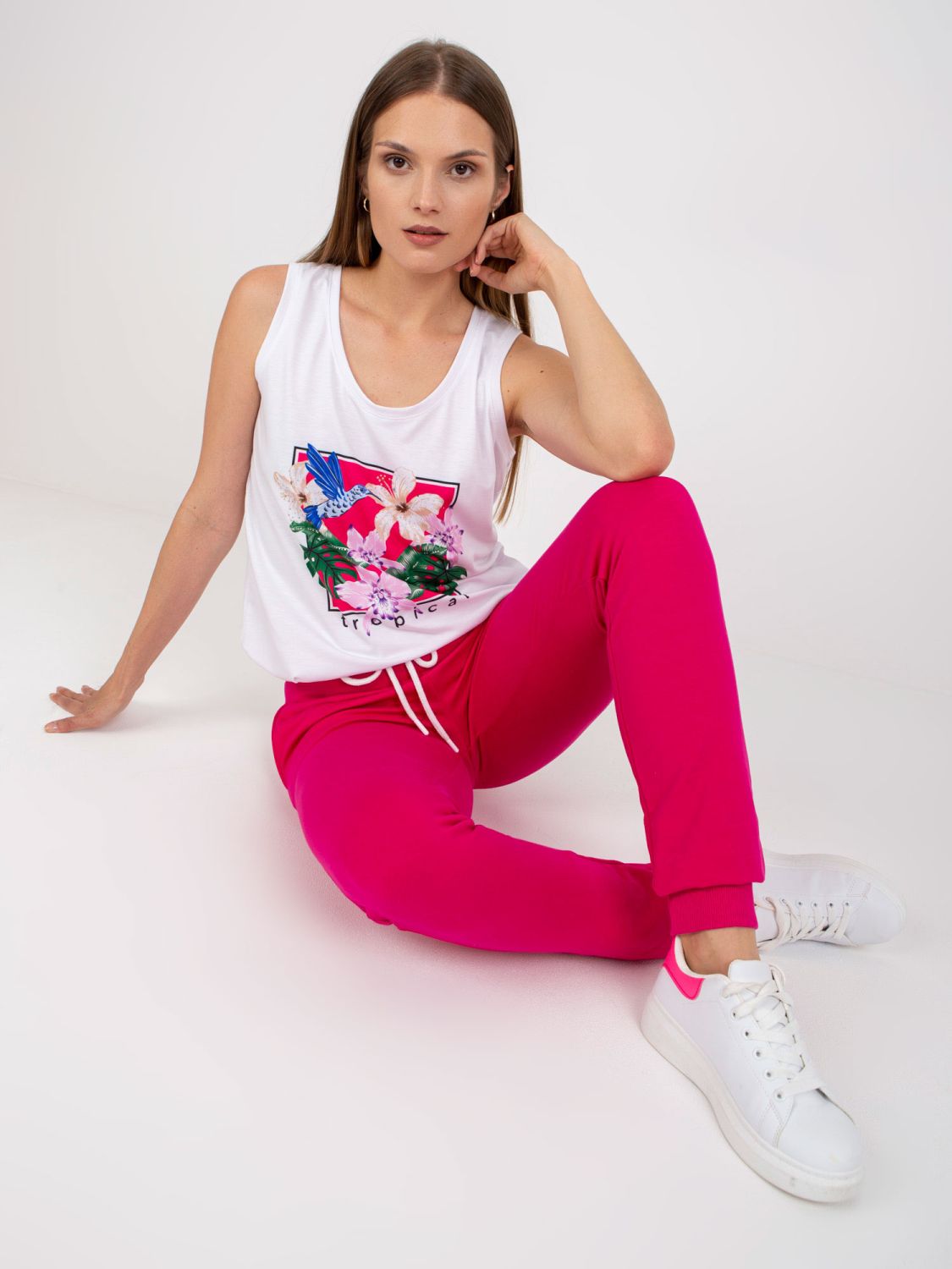 Stylowy komplet w bielo-różowej kolorystyce