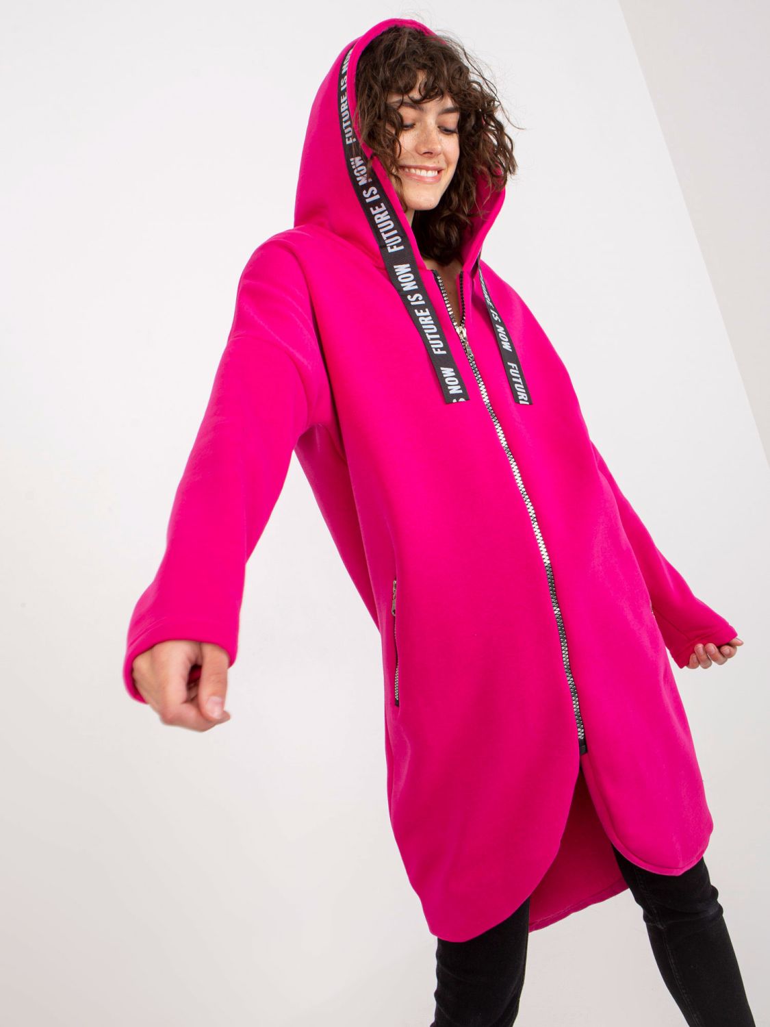 Długa różowa oversize bluza z kapturem