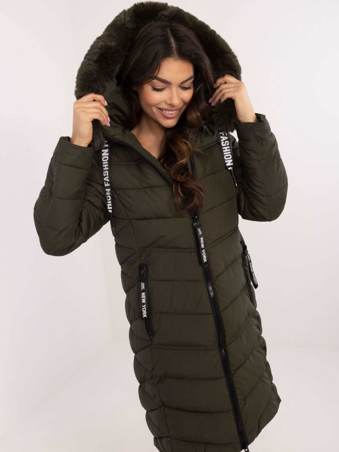 Wygodna khaki kurtka zimowa z kapturem