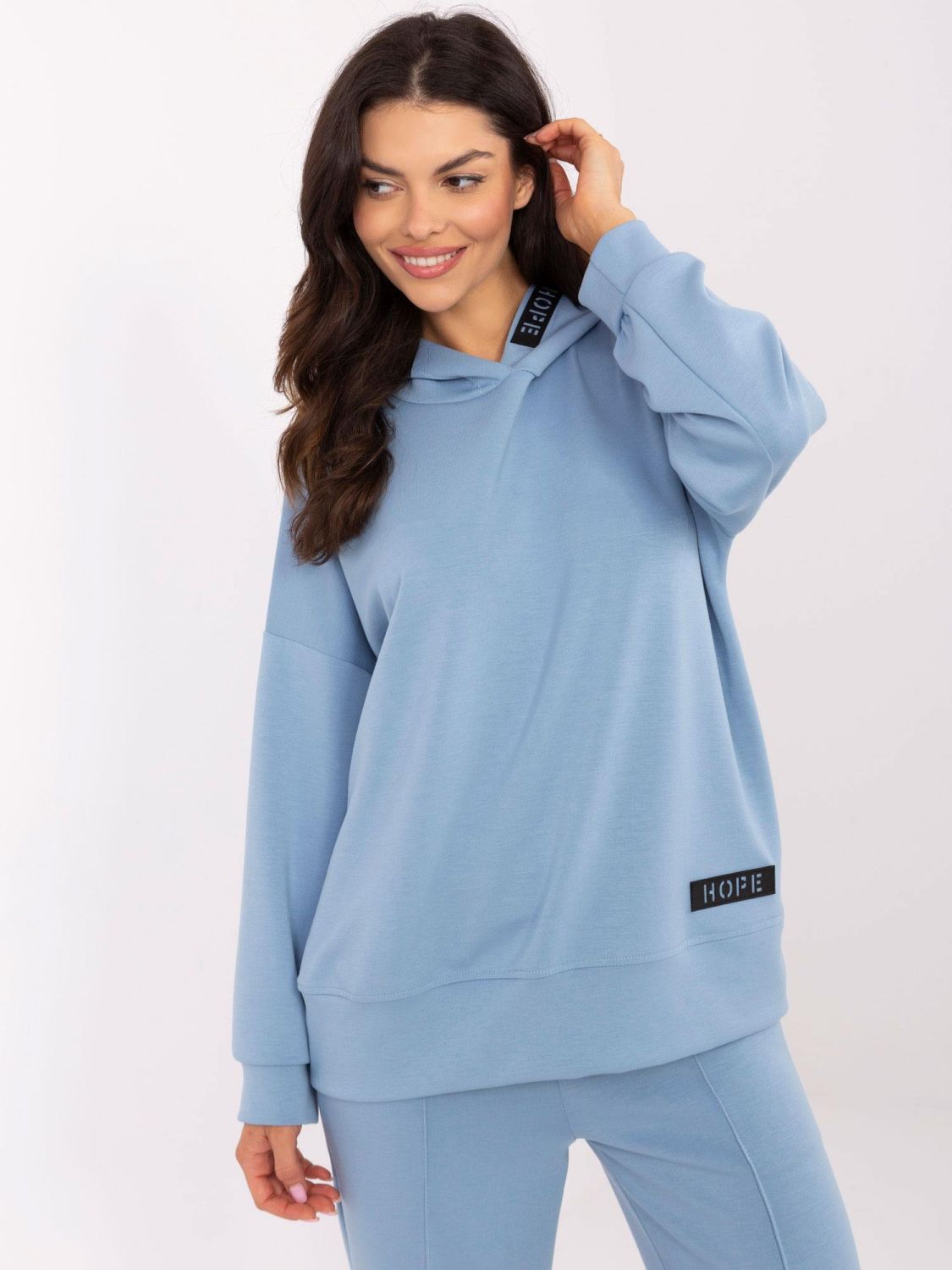 Niebieska bluza z kapturem