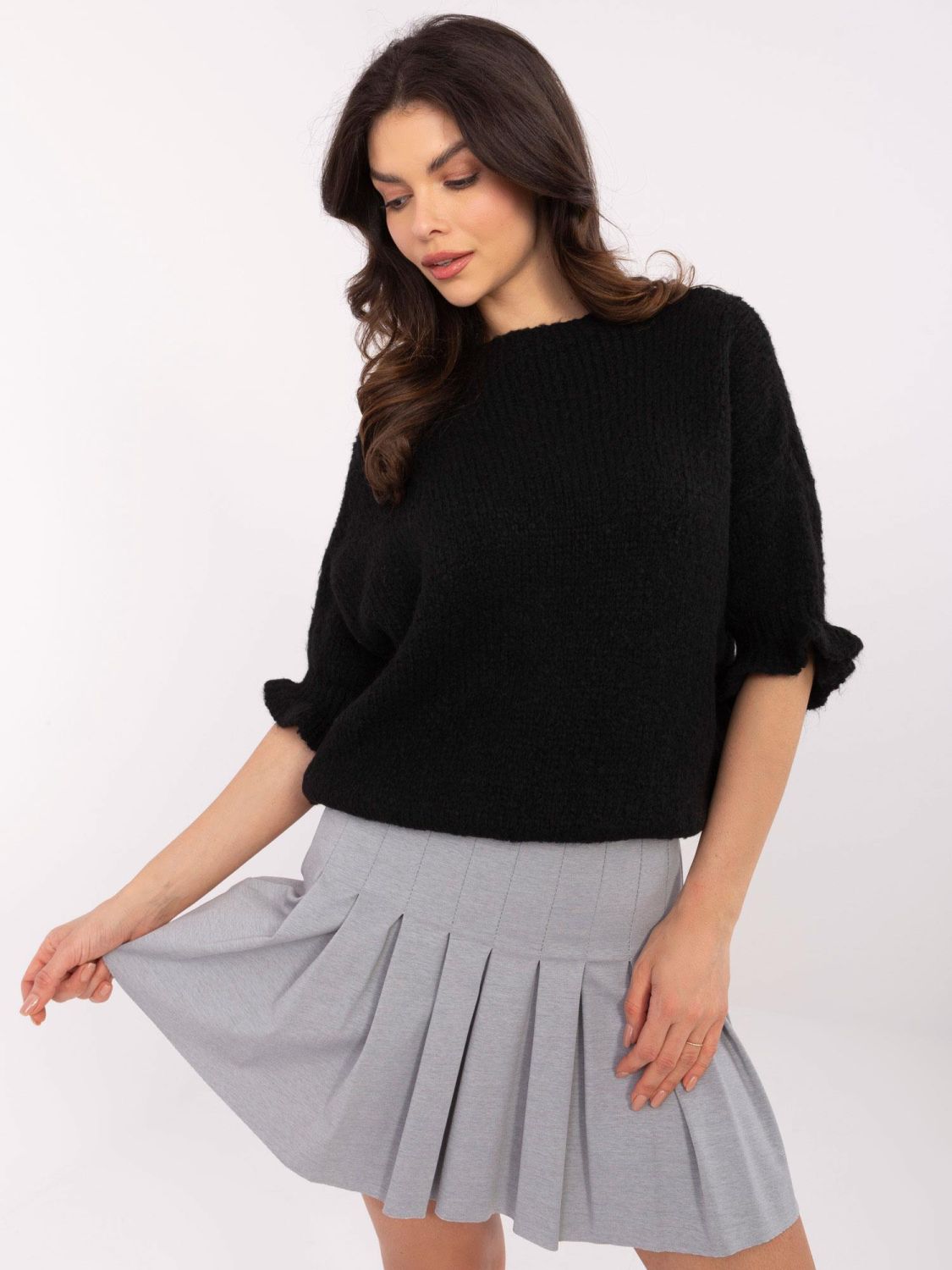 Elegancki czarny sweter z 3/4 rękawami