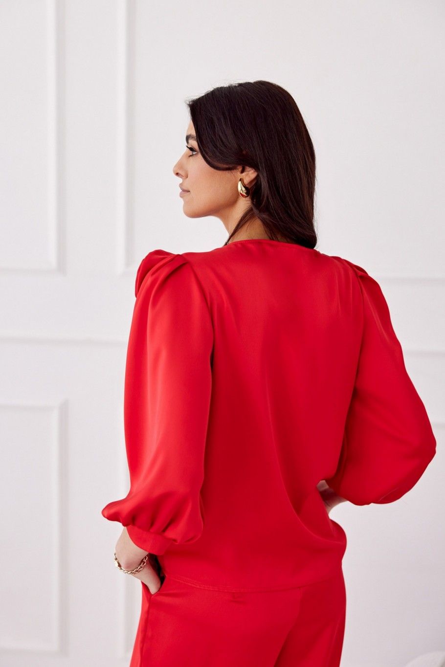 Czerwona bluzka Giana z aplikacją róży