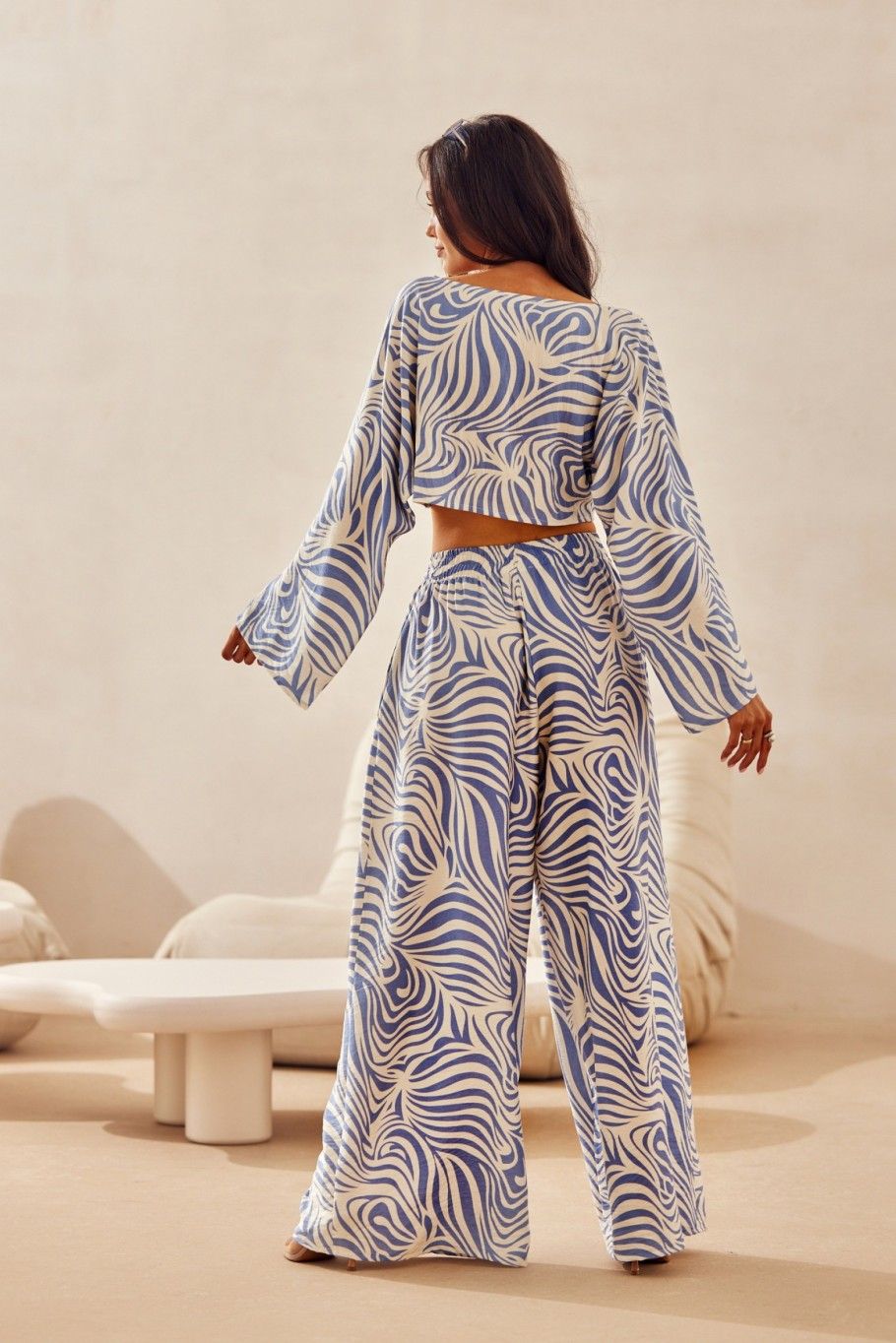 Niebieskie spodnie wide leg z lnem