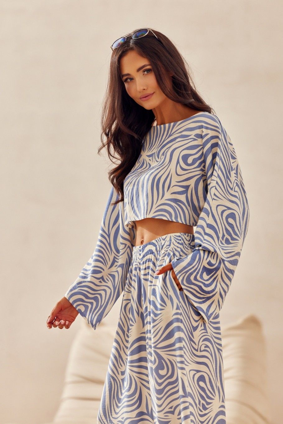 Bluzka crop z lnem Bianca – niebieska