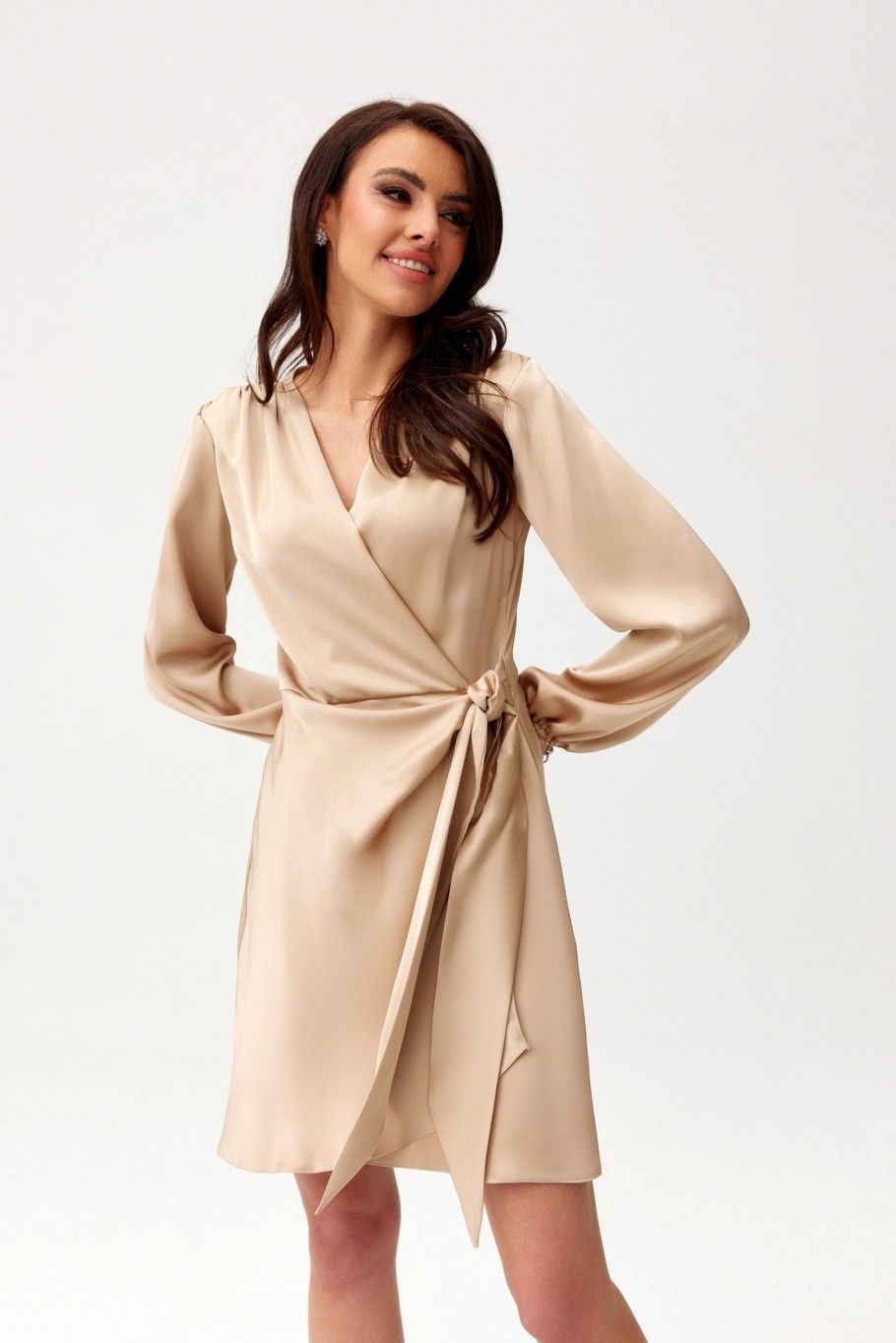 Catlin – beżowa mini sukienka