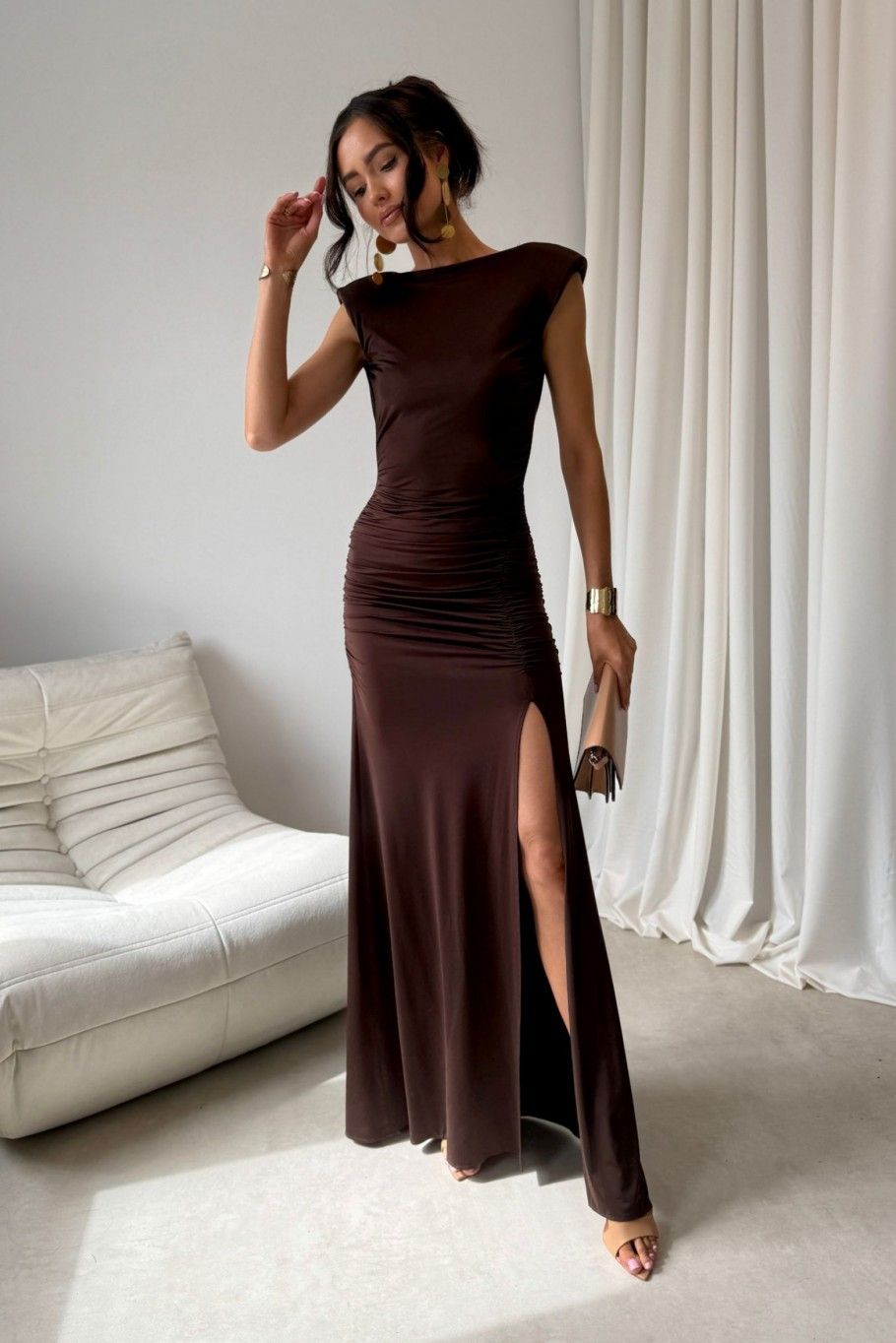 Maxi sukienka w kolorze brązowym Aurelia