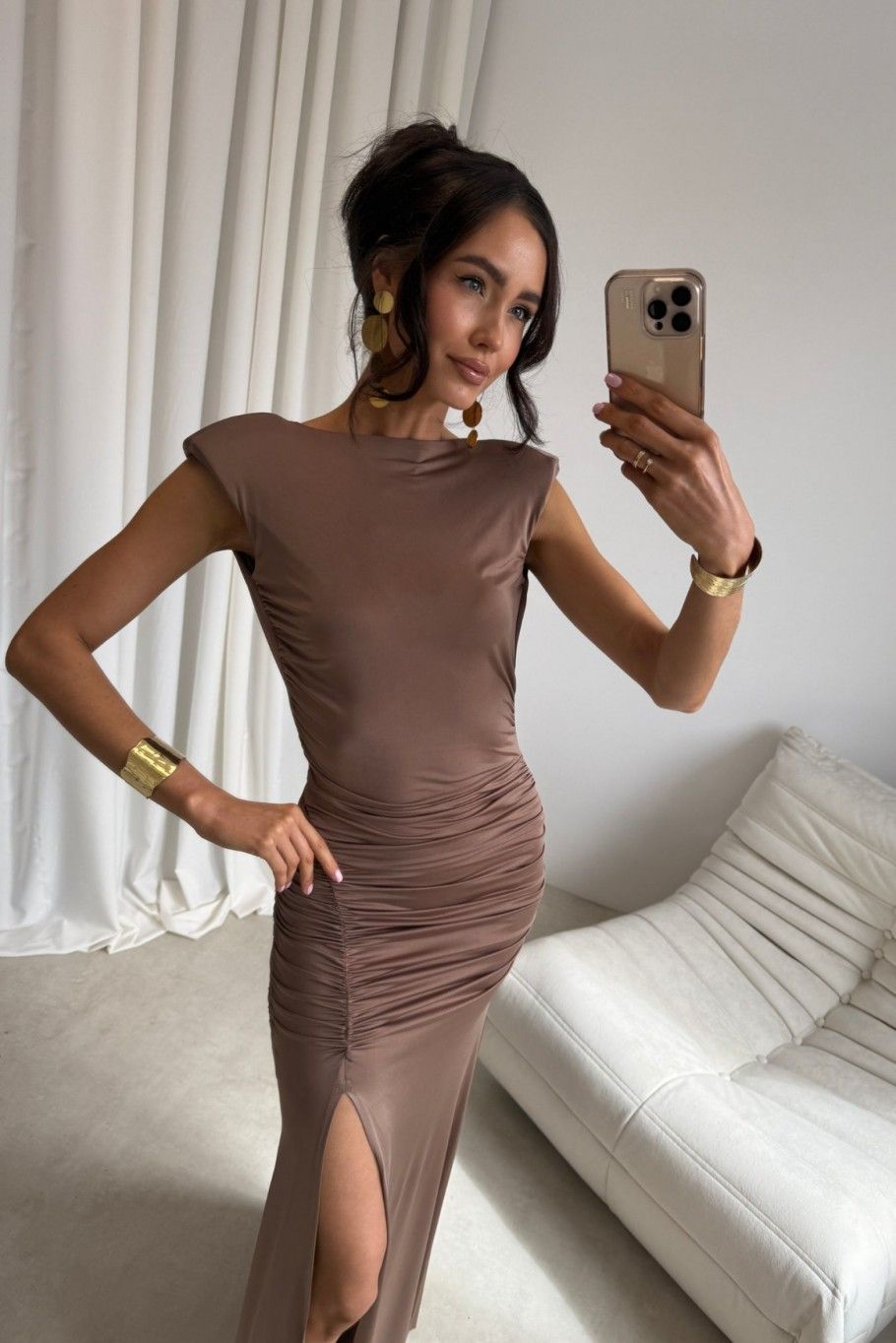 Maxi sukienka w jasnobrązowym odcieniu Aurelia