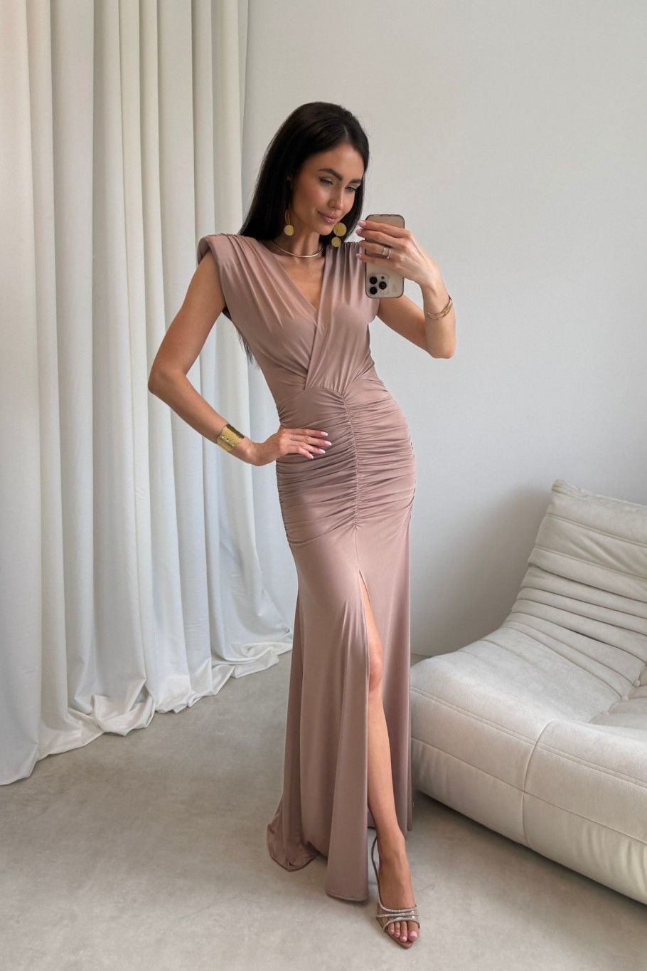 Noelia – maxi sukienka w kolorze mokka