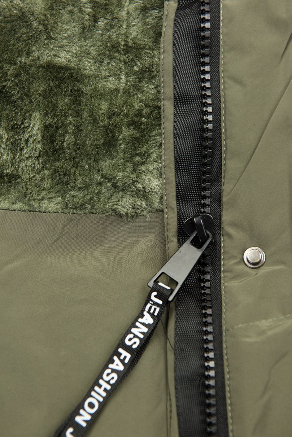 Oliwkowo-zielona długa kurtka na zimę